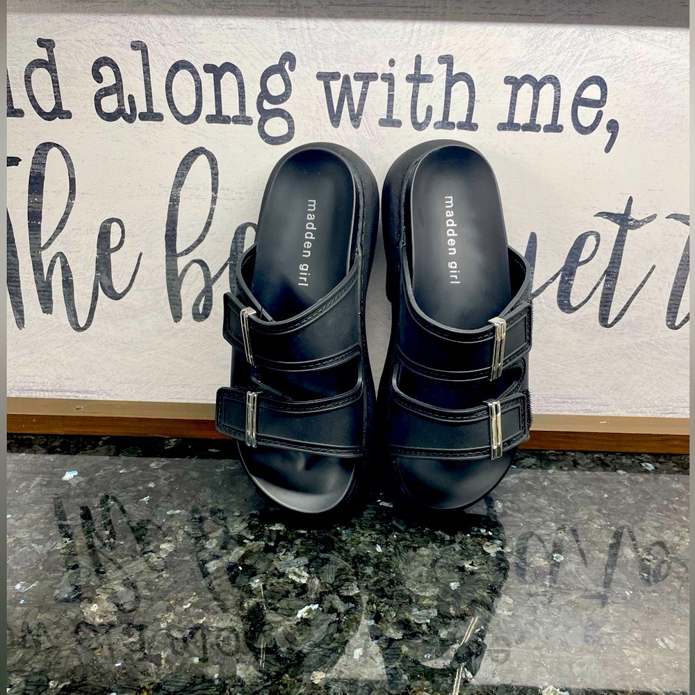Madden Girl HD Rubber Slip On Sandals Size 5M Black Buckle Velcro